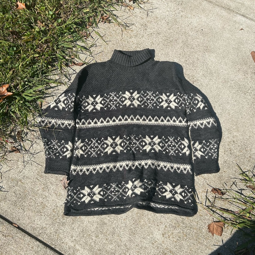 M vintage wool made in Scotland turtle neck